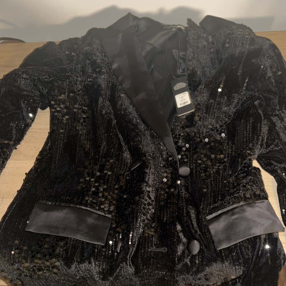 Fashion Nova Black Blazer with Classic Design